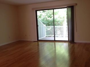 48 Stirrup Ln, Riverside, CT 06878