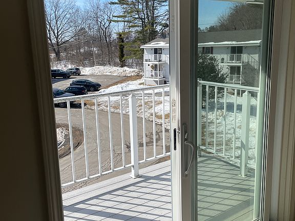 4th image of 824 State St #6
