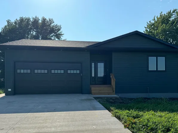 1014 Oneida St, Storm Lake, IA 50588