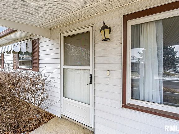 5th image of 412 Rosewood Dr