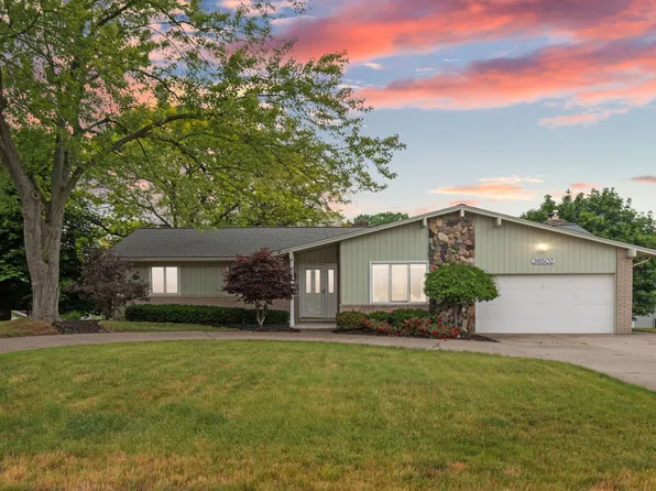 36502 Saxony Rd, Farmington, MI 48335