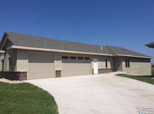704 E Shadow Creek Ln, Sioux Falls, SD 57108