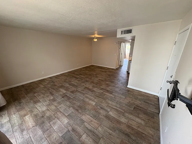 740 W Elm St #243 — Photo 5