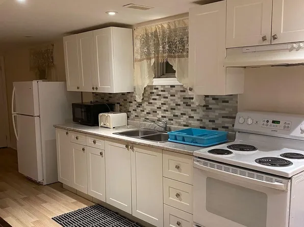 18 King George Rd, Toronto, ON M9N 2C1