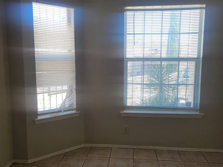 3200 Mountain Ridge Dr — Photo 16