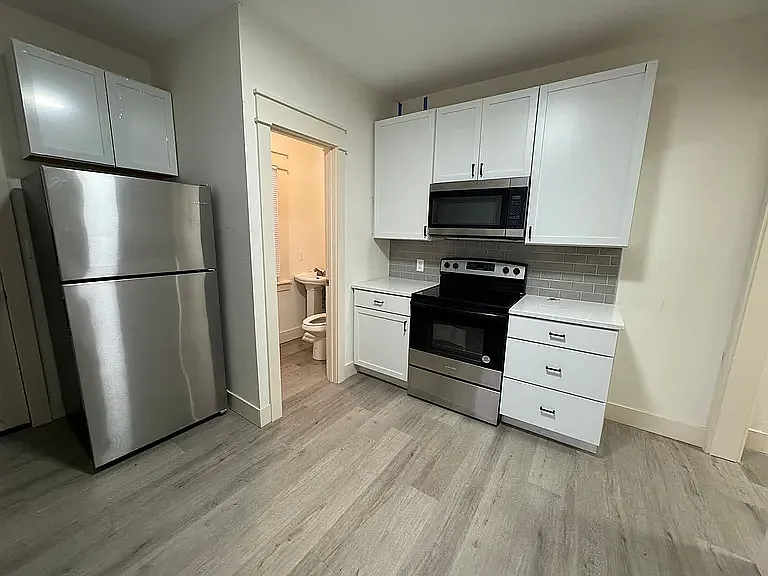 138 Rockwood Ave — Photo 2