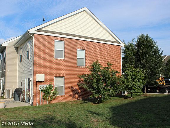 3rd image of 205 Hilltop Ln