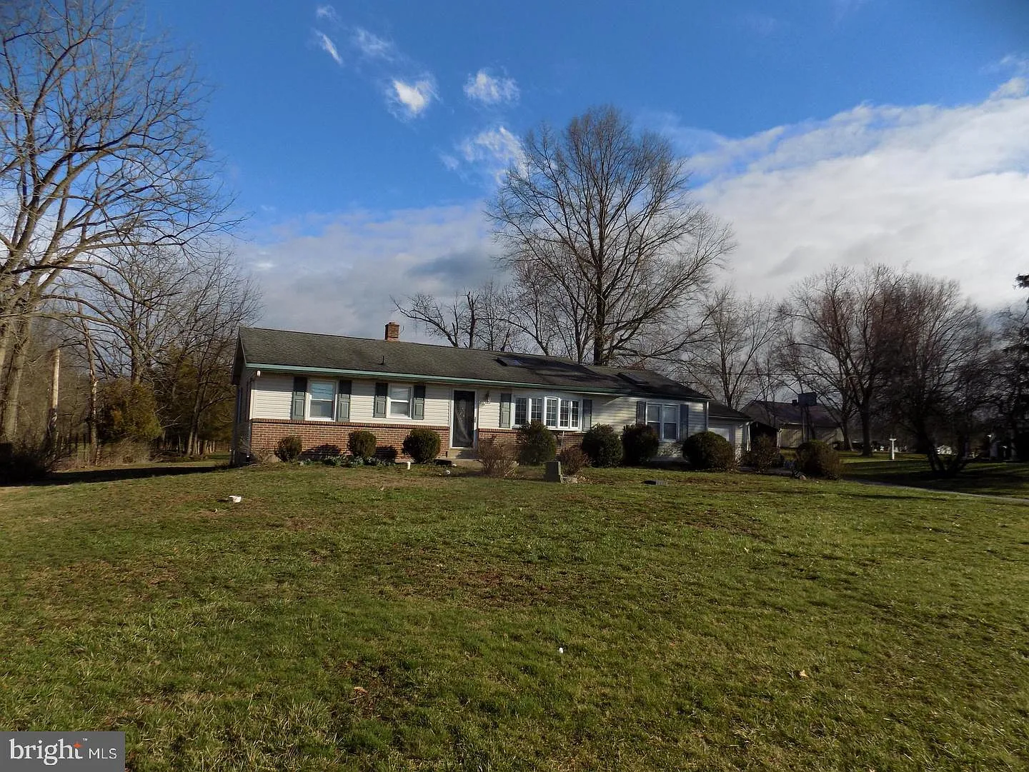 3 bed, 1.0 bath, 1430 sqft, $2,300 — Photo 3