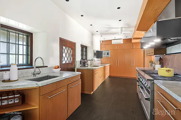 Sold by Elegran | media 8