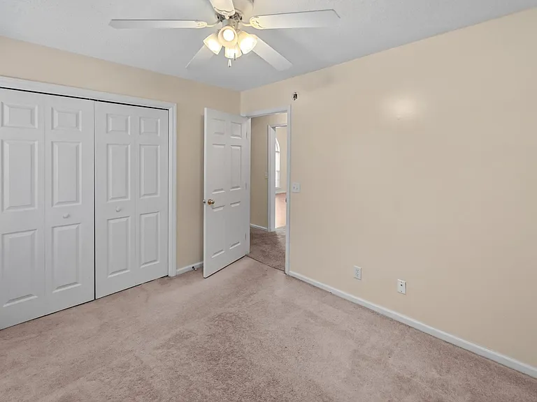 119 Pampas Dr — Photo 36