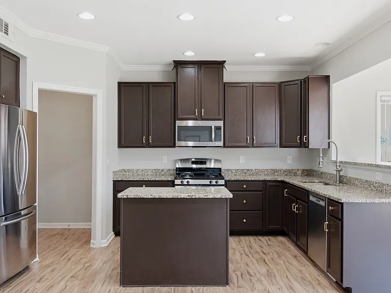 1568 Brockton Ln — Photo 11