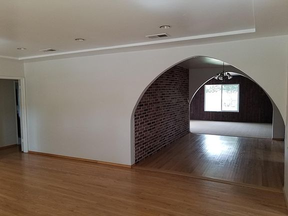 2nd image of 3847 Collis Ave
