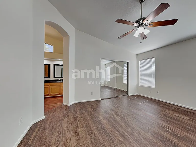 10262 W Patrick Ln — Photo 13