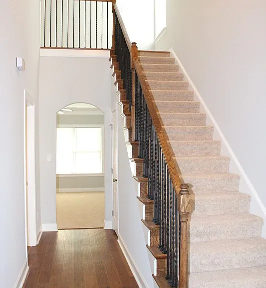 831 Erika Ln — Photo 2
