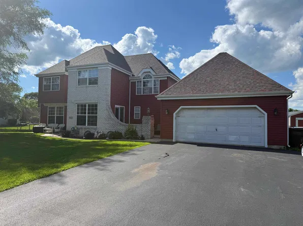 940 Beaver Pond Dr, Marengo, IL 60152