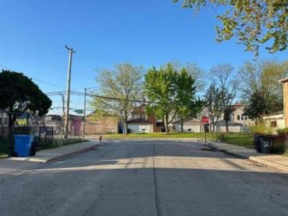 Exterior Neighborhood (street photo)
