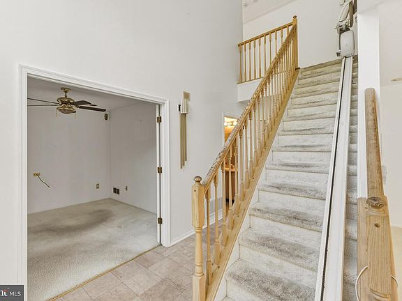 2nd image of 13 Fox Hollow Ln