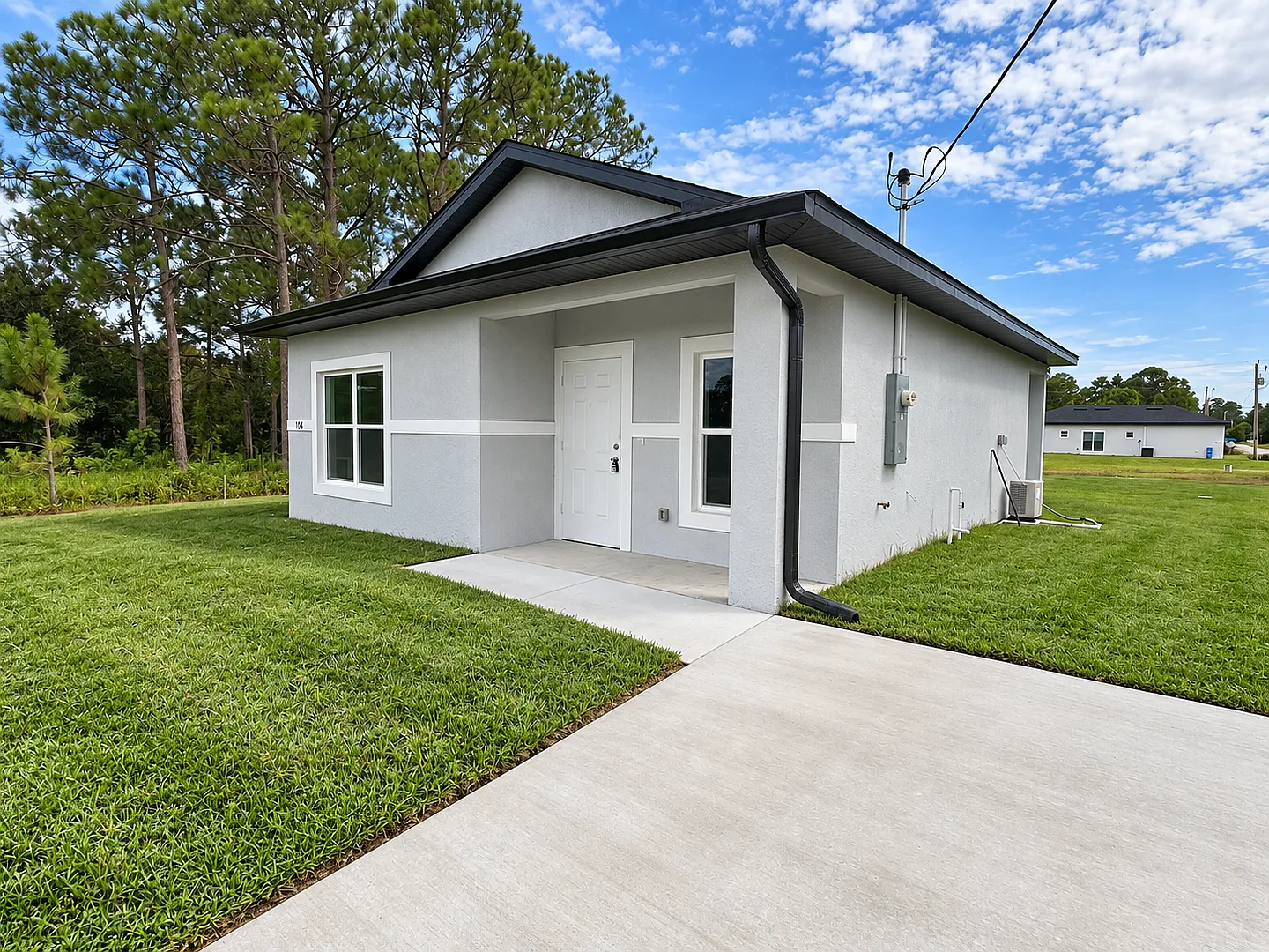 Bright & Modern 2 Bed-1 Bath Pet-Friendly Home in Desirable Lehigh Acres! — Photo 2
