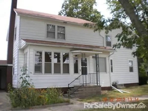 403 NE 2nd Ave, Galva, IL 61434
