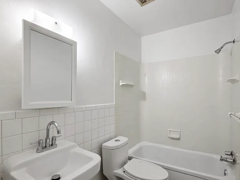 2818 East 31st Street — Photo 28