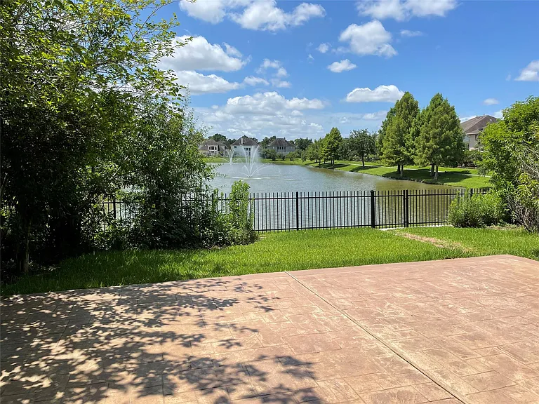 12423 Ashford Hollow Dr — Photo 2