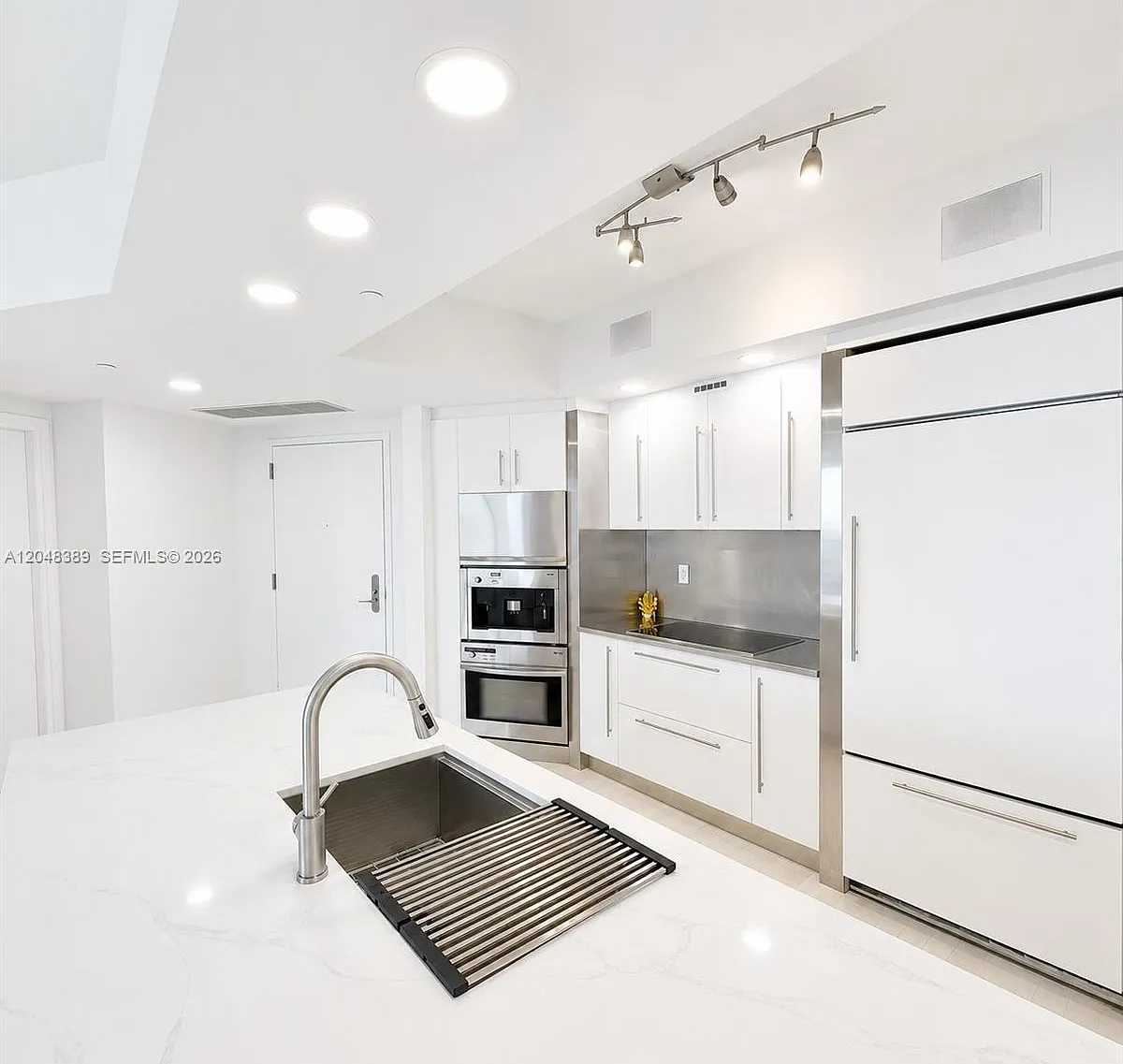 Icon Condo — Photo 4