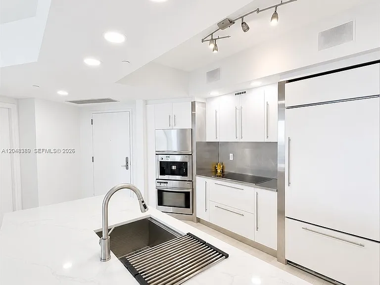 450 Alton Rd #1606 — Photo 4