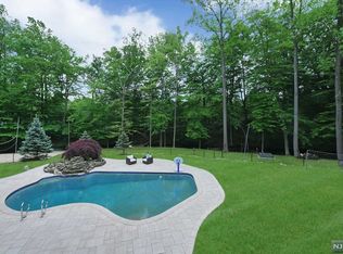153 Macintyre Ln, Allendale, NJ 07401