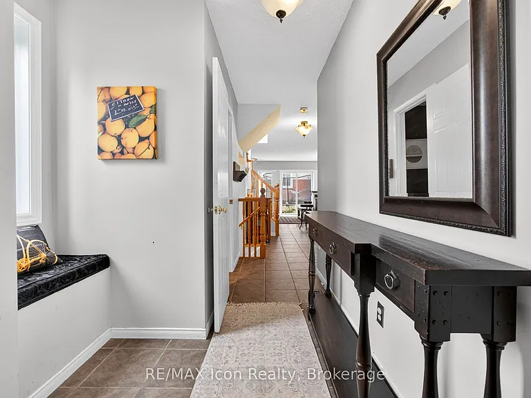 537 Beaver Creek Cres — Photo 7