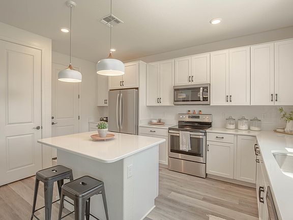 3rd image of 1017 W Canyonlands Ct