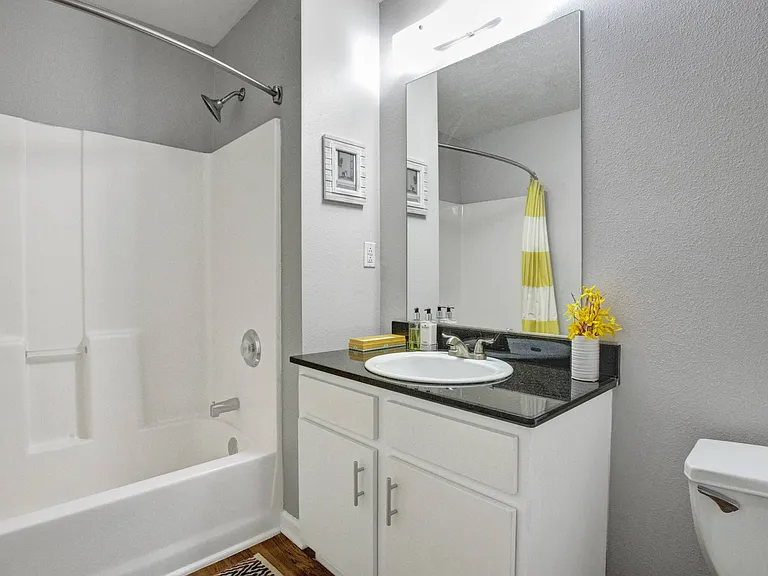 The Henry — Photo 14