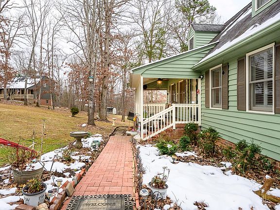 3rd image of 424 Cambridge Dr