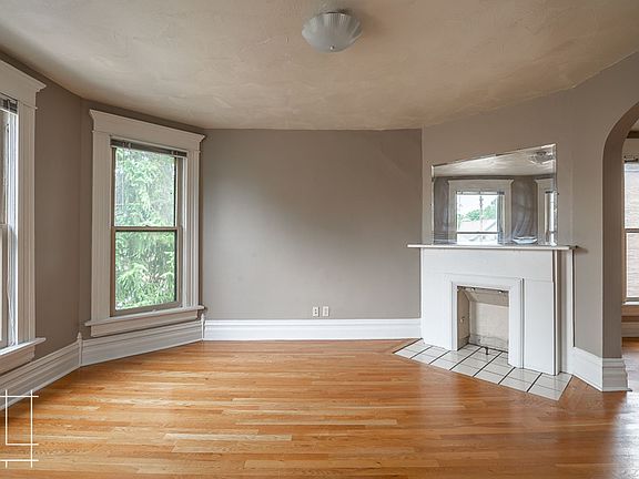 3rd image of 207 W Hubbard Ave #93d5a72a3