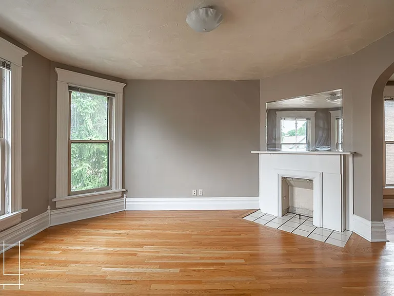 207 W Hubbard Ave — Photo 3
