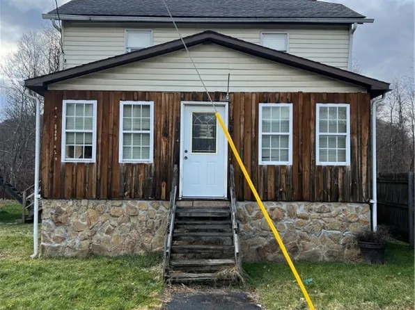 215 Hillview Ln, Melcroft, PA 15462