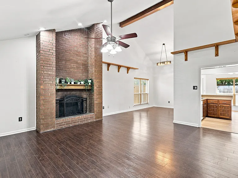 8782 Marilyn Dr — Photo 5