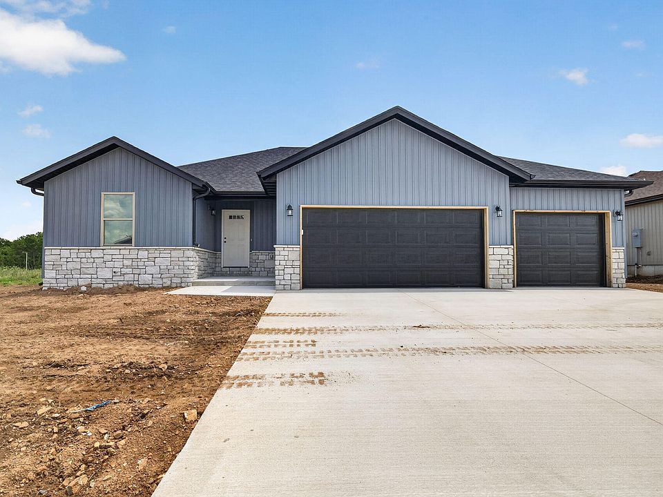 1st image of 422 Beavertail Road