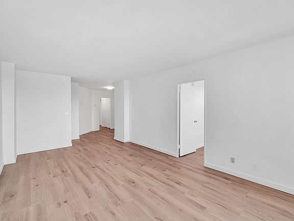 4th image of 5800 Arlington Ave APT 7F