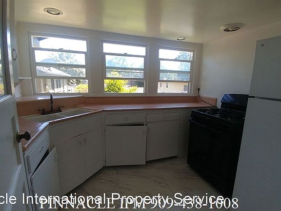 4th image of 742 E Mountain St