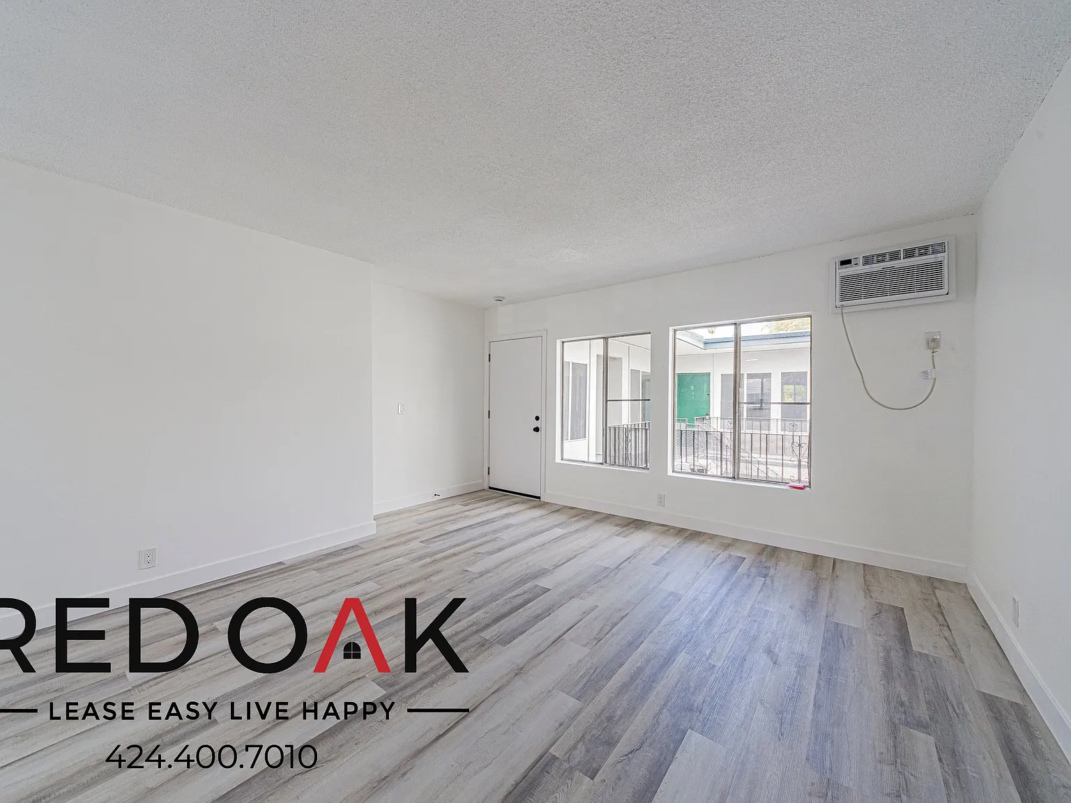 ~Move In Special~ Refreshed 2-Bed with Updated Kitchen and Stainless Steel Appliances ~ In Sherma... — Photo 4