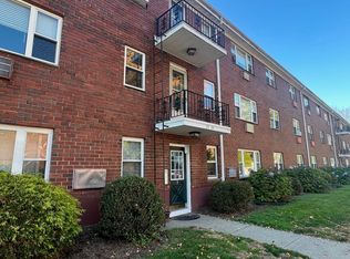 25 Regency Park Dr, Agawam, MA 01001