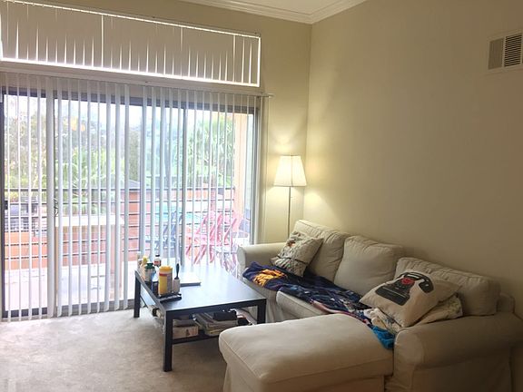 3rd image of 20504 Ventura Blvd APT 310