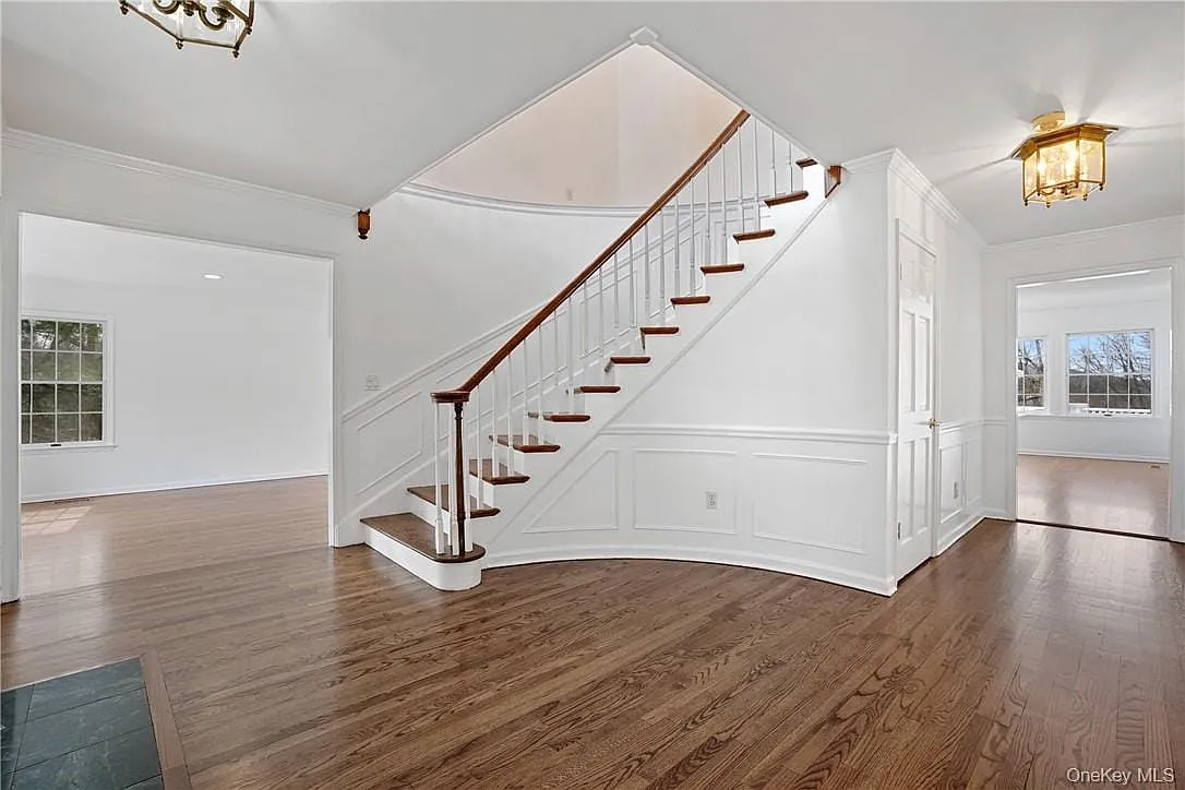 4 bed, 4.0 bath, 4158 sqft, $9,700 — Photo 3