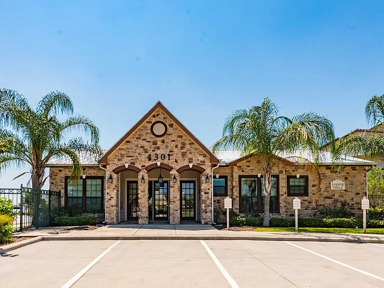 Plantation Apartments — Photo 44