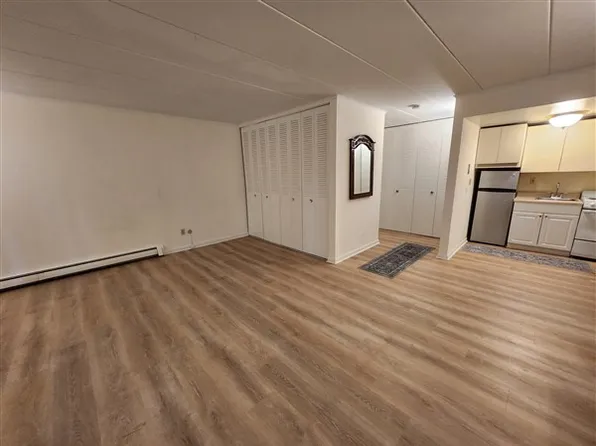 140 County Rd APT 210, Tenafly, NJ 07670