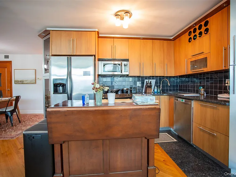 521 W Broadway #B — Photo 12
