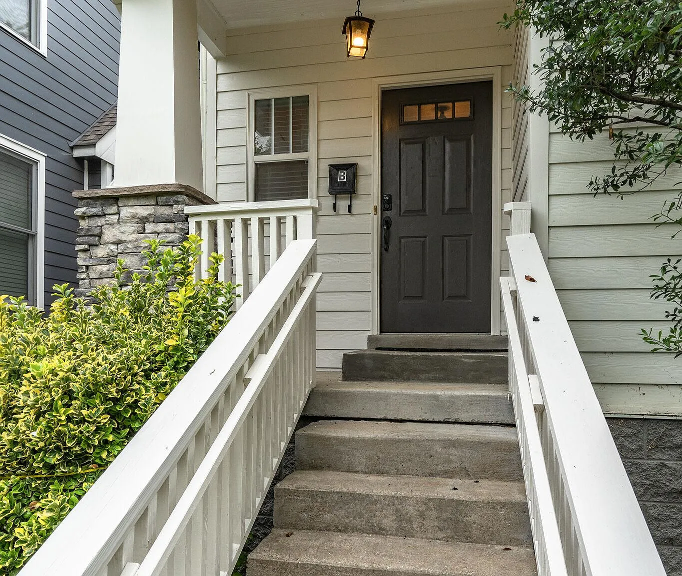 3 bed, 1927 sqft, $4,800 — Photo 2