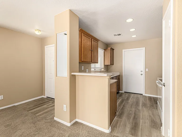 878 E Graham Ln — Photo 11