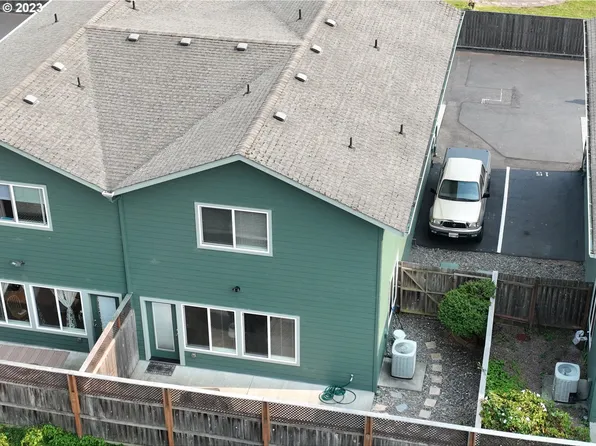 815 Old County Rd Unit 14, Brookings, OR 97415