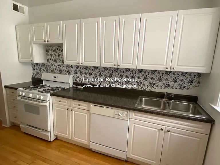 1967 W Foster Ave #3 — Photo 15